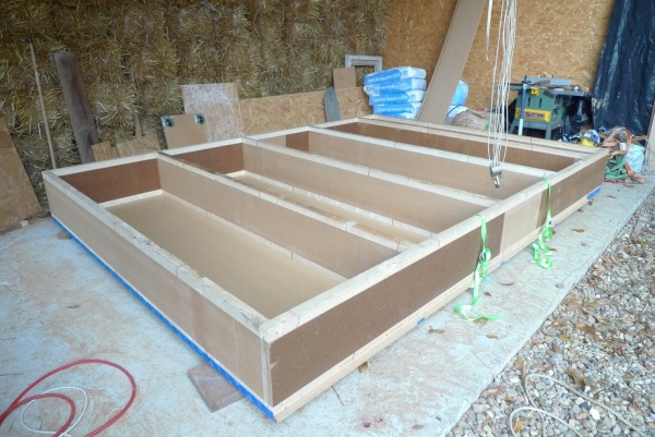 Préfabrication des caissons, structure, pare-pluie &amp; retournement
