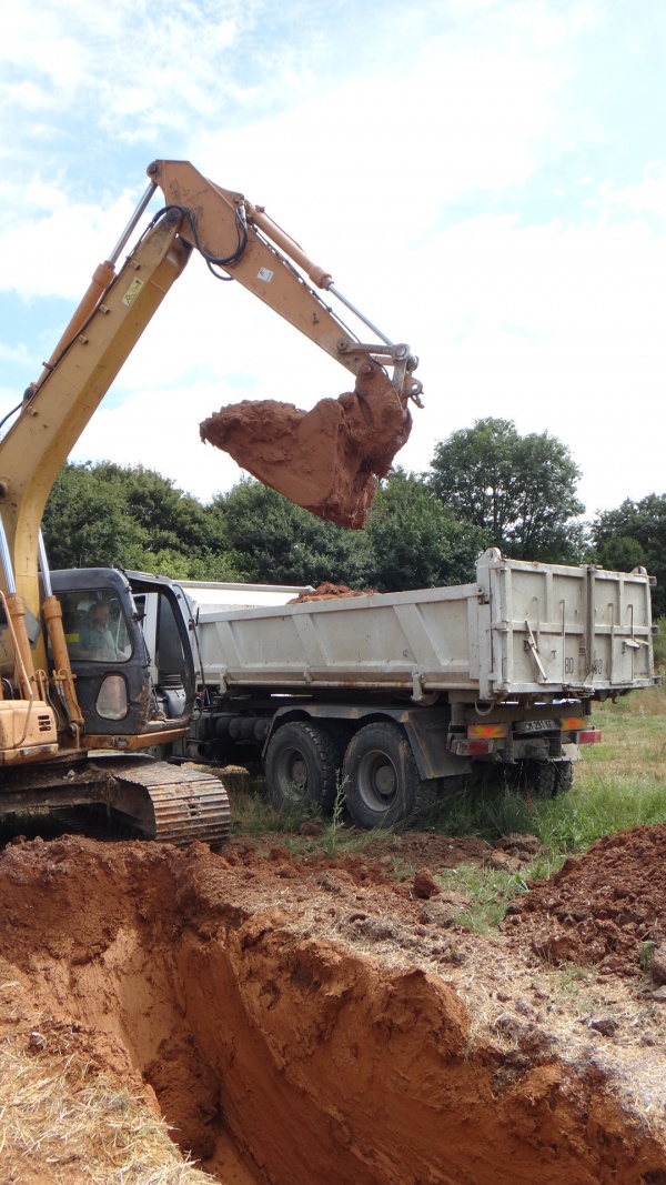 Départ pour le chantier en camion