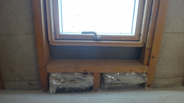 Réparation sur un velux posé en arrachant le pare-pluie existant. Nous reconnectons toutes les membranes
