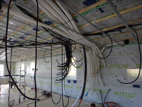 La pieuvre composé de l&#039;arrivée et du départ des gaines de ventilation et des gaines électriques de la GTL