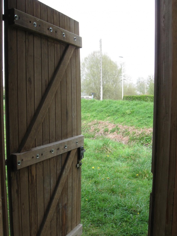 Les portes faites par un menuisier local