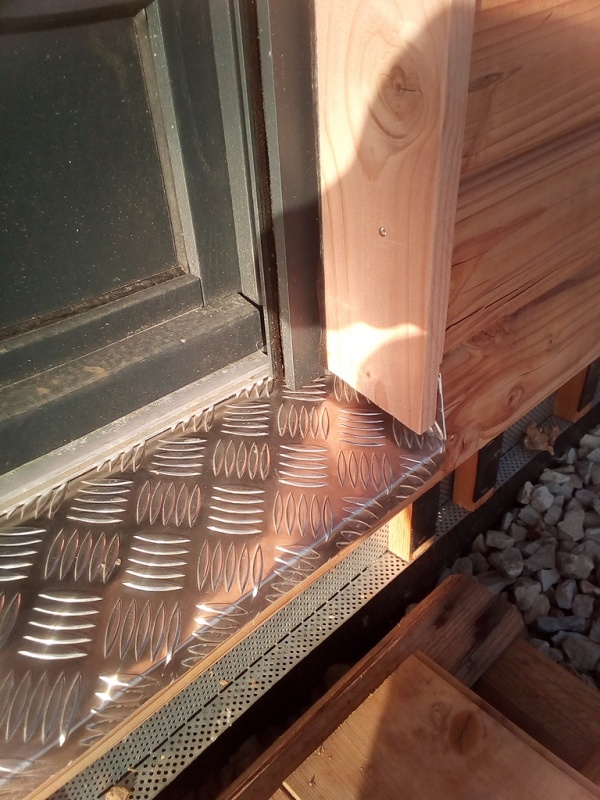 Finition sur-mesure en alu pour les seuils