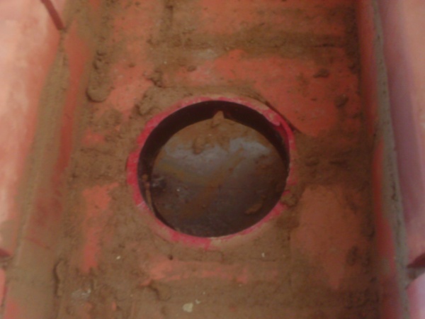 Détail sur l&#039;arrivée d&#039;air sous le foyer